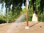 スプリンクラーの散水でできた虹です
